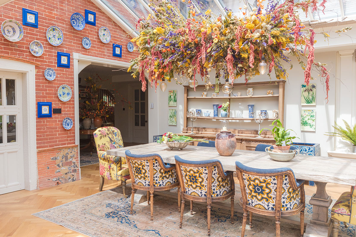 Mediterranean style sunroom