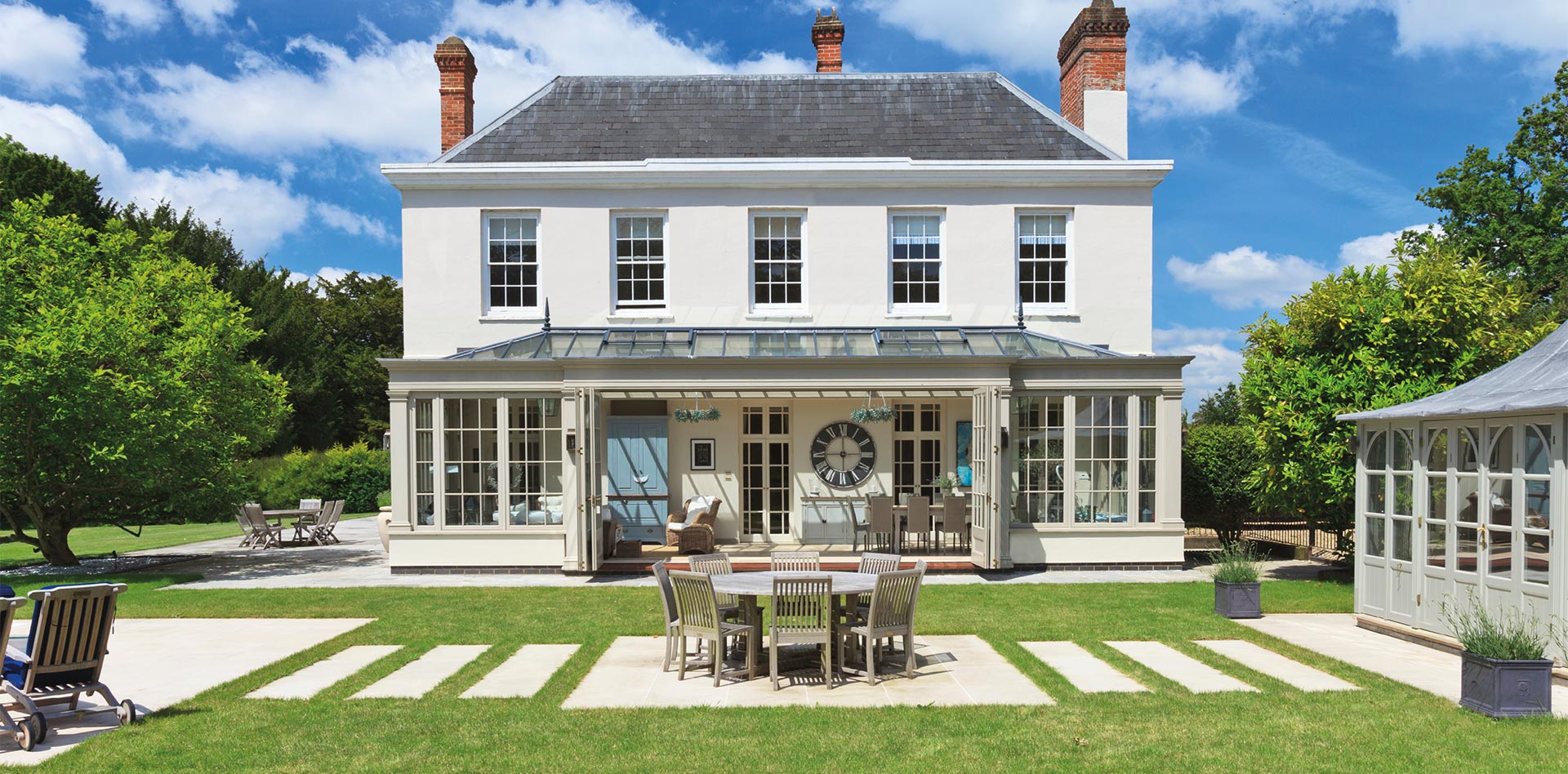 Georgian house with poolhouse conservatory