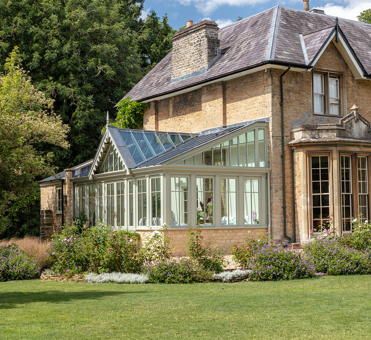 Lean to garden room with gable